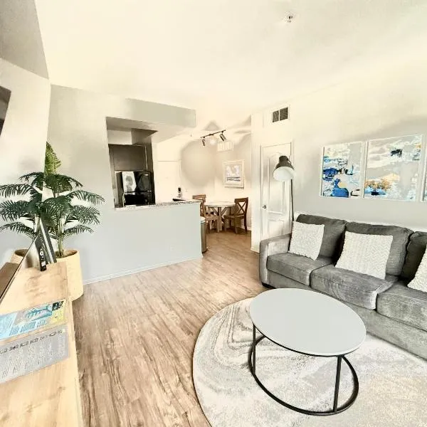 Spacious and Central with a Pool View, hotel in Los Angeles