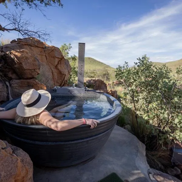 Nauams Namibia - Farmyard Chalets, Mountain Cabins and Campsite, hotel in Namibgrens