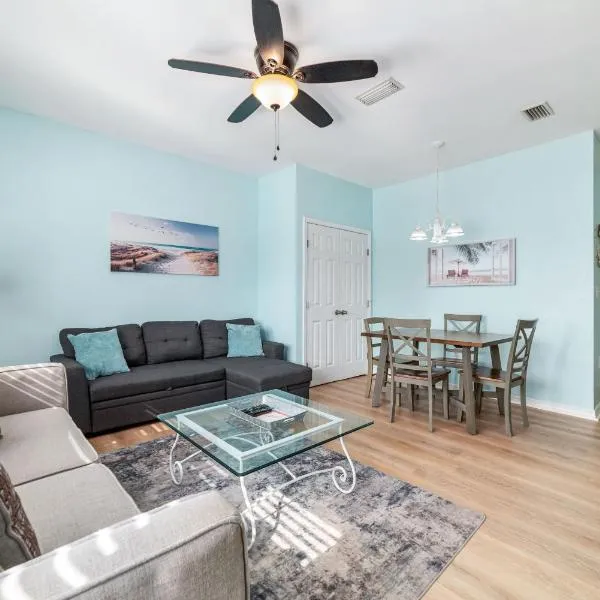 Charming Condo Steps from the Beach & Lagoon!, hotel in Gulf Shores