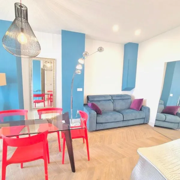 Luxury 3 bed 2 bath flat Cannes Croisette, hôtel à Cannes