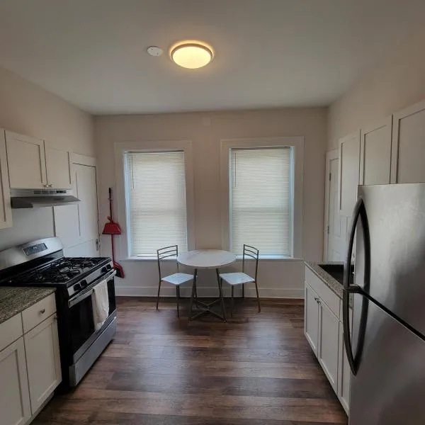 Walk to Niagara Falls 3 Bedrooms 4 Beds, hotel in Niagara Falls