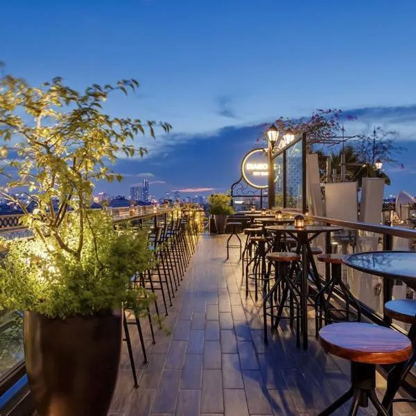 La Mejor Hotel & Sky Bar, hotel di Hanoi