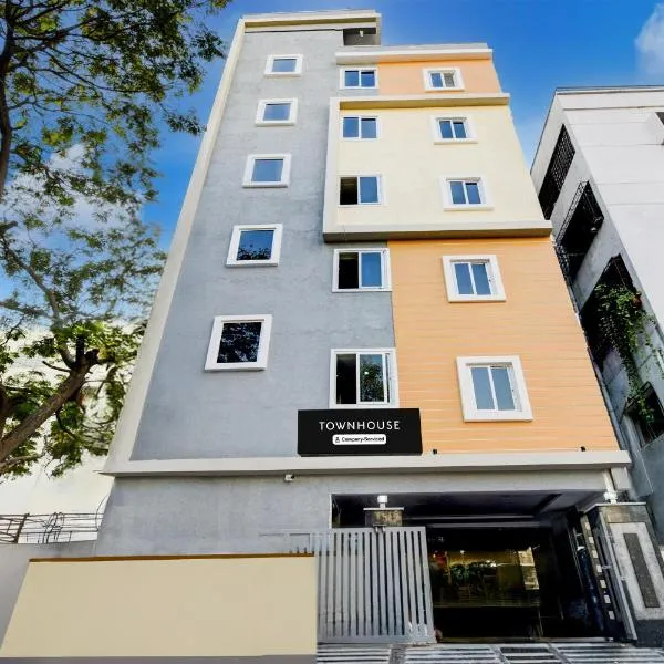 Super Townhouse Lanco Hills Gachibowli，位于Gachibowli的酒店