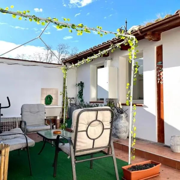 DomuMnG, hotel in Elmas