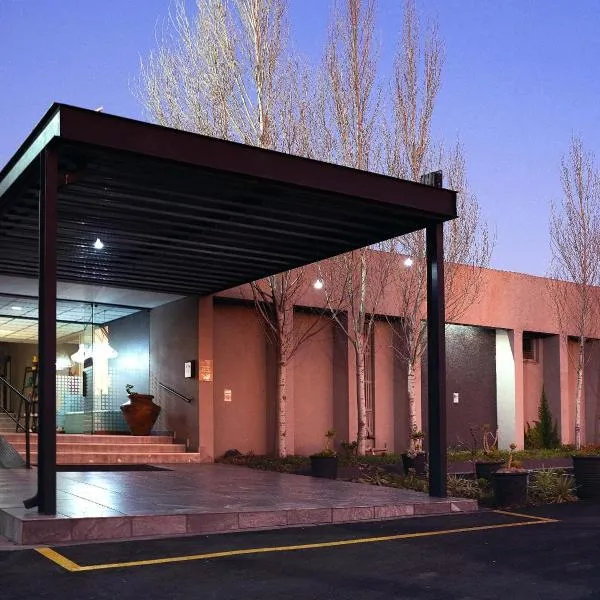 Q's Evander Hotel & Apartments, hotel v destinaci Evander