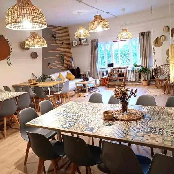 Nómada Hostel - Surf & pilgrim House, hotel v destinaci San Vicente de la Barquera