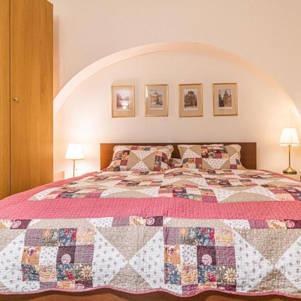 1 Bed Flat - Sleeps 4 - Pets - Wifi, Прага