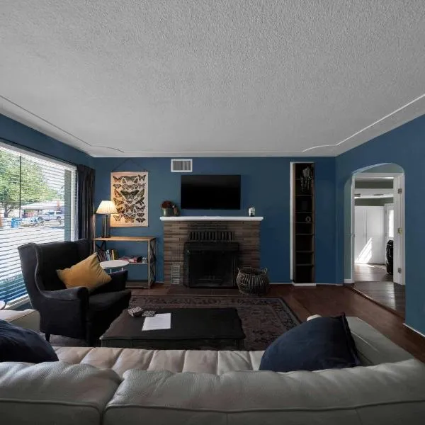Comfortable home near river access trail, hotel en Redding