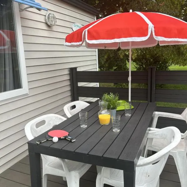 Hébergement insolite, hotel in Bonzée-en-Woëvre