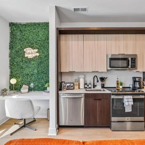 OTR King Bed Free Parking Gym Top Floor Club Room, отель в городе Цинциннати