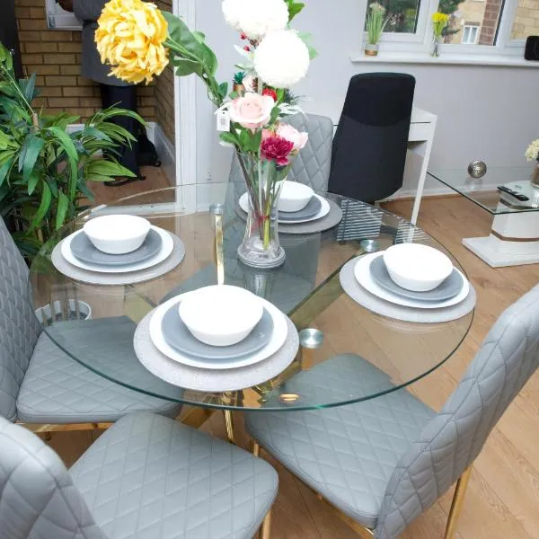 2 Bed Apartment with all amenities，位于Stifford的酒店
