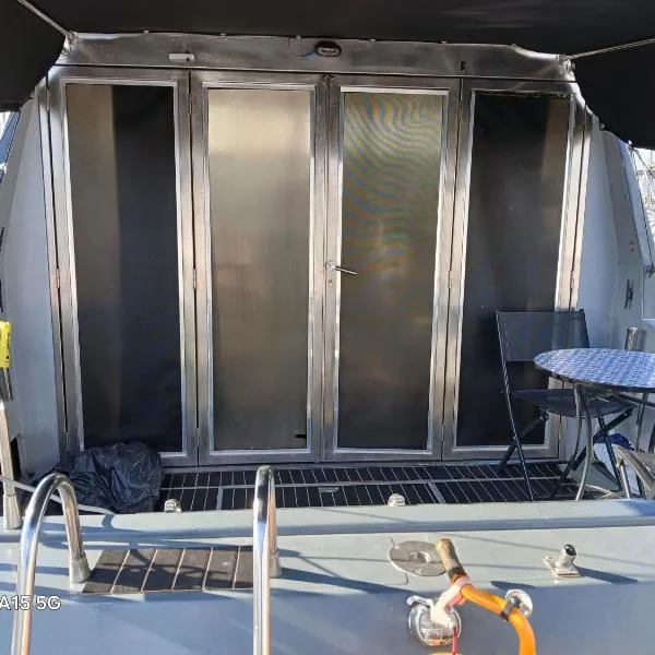 Bateau au bassin des lumières, hotel in Bordeaux