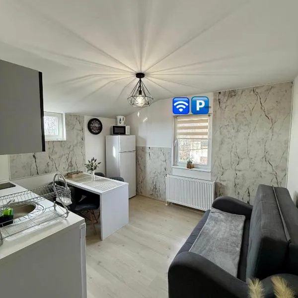 Jokai Apartments Nr7, code entry, hotel v destinaci Sfântu-Gheorghe