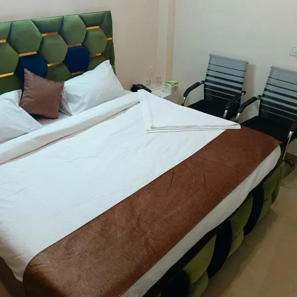 Soooper Hotel，位于古尔冈的酒店