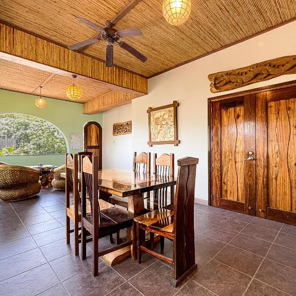 4 Bedroom Property in the Heart of Coron, hotel en Corón