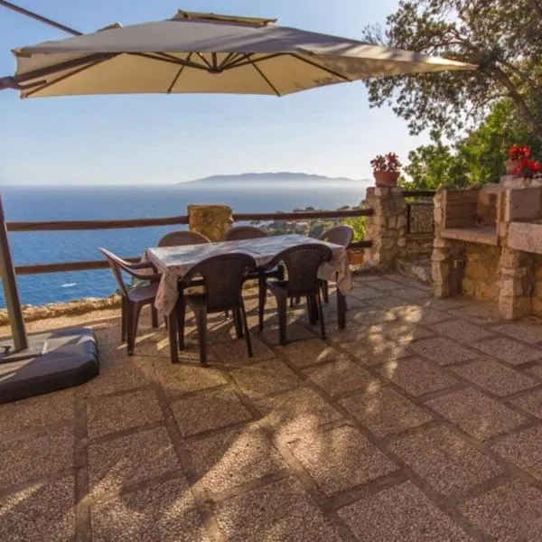 Tuca Tuca Si, sea view terrace and private beach, hôtel à Monte Argentario