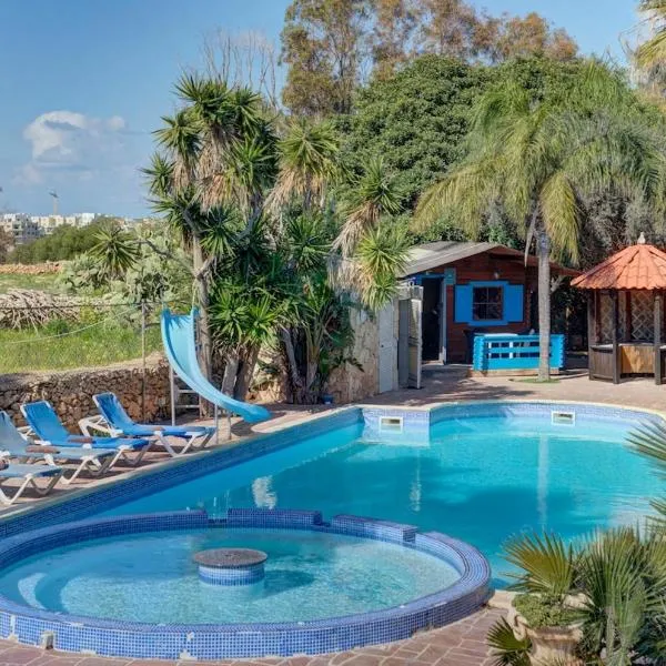 Ta Karag Villa - Countryside Escape - Pool & Tennis, hotell sihtkohas Għaxaq