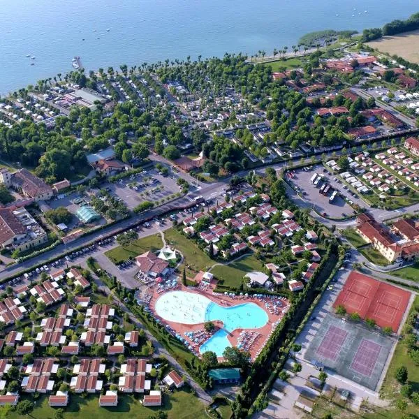 San Francesco Camping Village, hotel in Desenzano del Garda