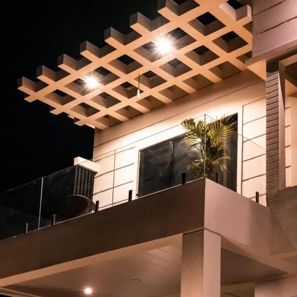 Saya's Abode - Railview Suites – hotel w mieście Tezpur
