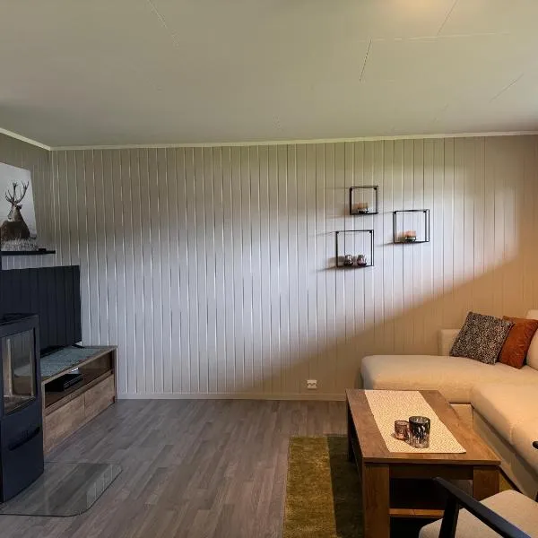 Fin leilighet sentralt i Tromsø, gratis parkering, Hotel in Tromsø