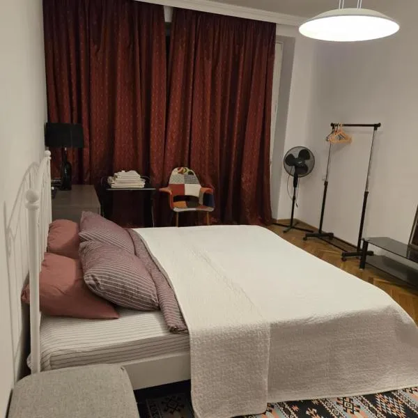 Cozy home office in Vake, hotel in Tbilisi City