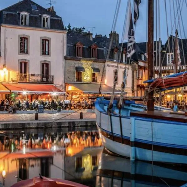 EXCEPTIONNEL Très beau T2 sur le Port de ST Goustan- Vue sur le Port!, hotel v destinaci Auray