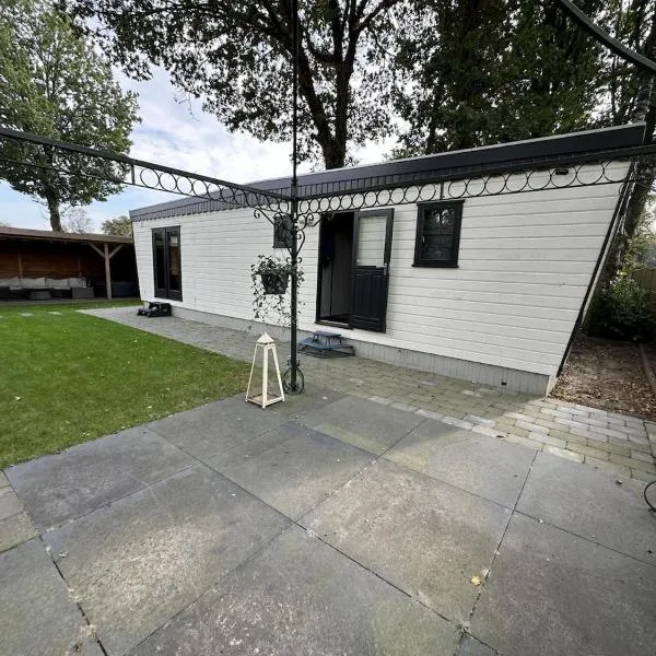 Bosrust & Bubbels - Chalet met hottub in putten, hôtel à Putten