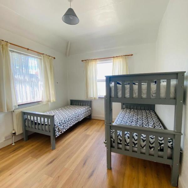 Lovely bed close to city center, Дублин