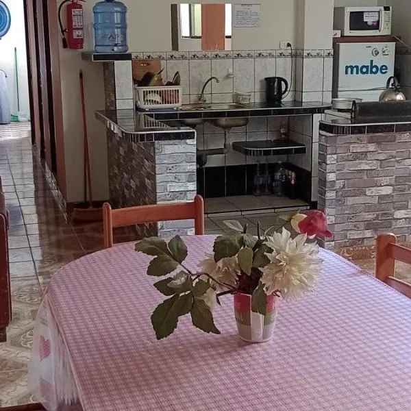 Travelers' House Casa Hospedaje, hotel in Huanchaco