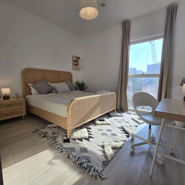 Camellia 1BR Waters Edge Yas Island Theme Parks, hotel in Abu Dhabi
