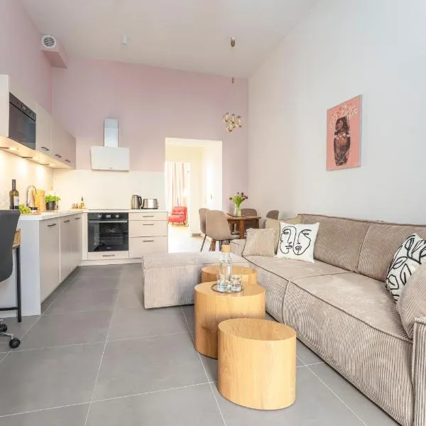 Visit Oomph Apartments, Hotel in Prag