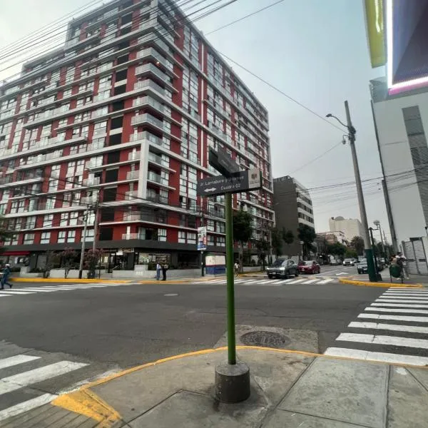 AMPLIO DEPARTAMENTO EN JESÚS MARÍa，位于利马的酒店