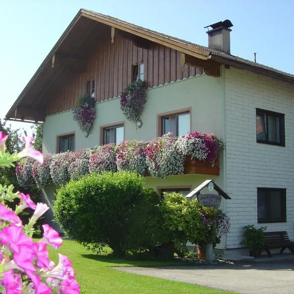 Gästehaus Jedinger, hotel in Oberhofen am Irrsee
