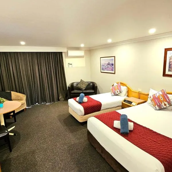Hilltops Retreat Motor Inn, hotel in Young