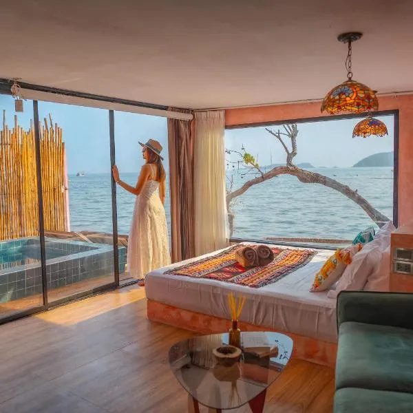 Moroccan Beachfront Pool Villa Koh Larn, hotel v destinaci Ko Sak