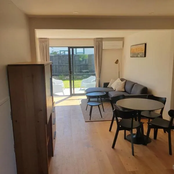 City Fringe Hideout - 2 Bed With Car Park, hotel in Christchurch