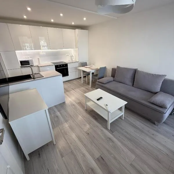Modern apartment near City Center with easy transport access, hotel in Bratislava