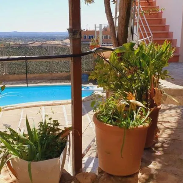 Charmantes Stadthaus mit Traumblick, hôtel à Campanet