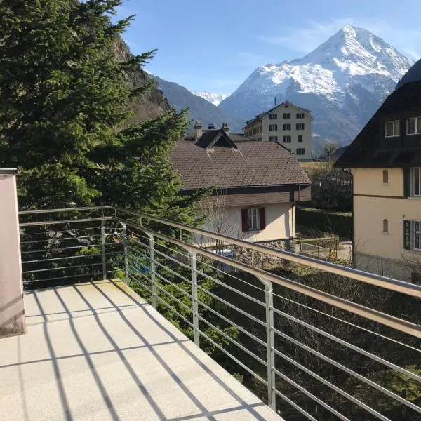 Beautiful apartment in the center of Switzerland, hotel in Erstfeld