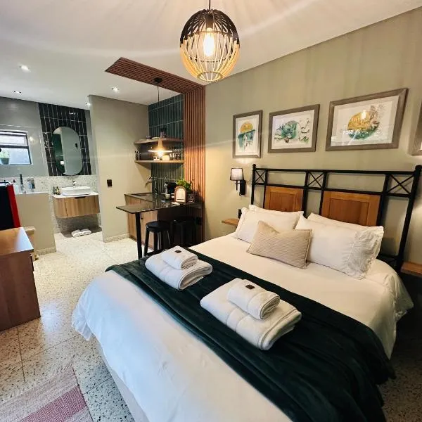 Green Ivy Luxury Room with Private Garden, hotel in Potchefstroom