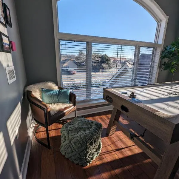 Relaxing Condo on the River - NEW Air Hockey Table, hotel v destinaci Pigeon Forge