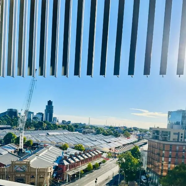 Premium Melbourne Apartments with Balcony and Free Tram Access, hotel in Melbourne