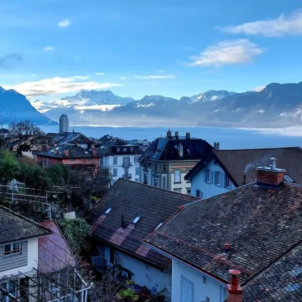Room with splendid lake view in Montreux city center, hotel in Montreux
