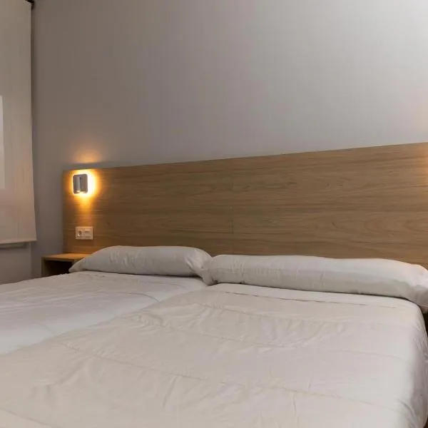 Hostal Restaurante Central, hotel en La Virgen del Camino