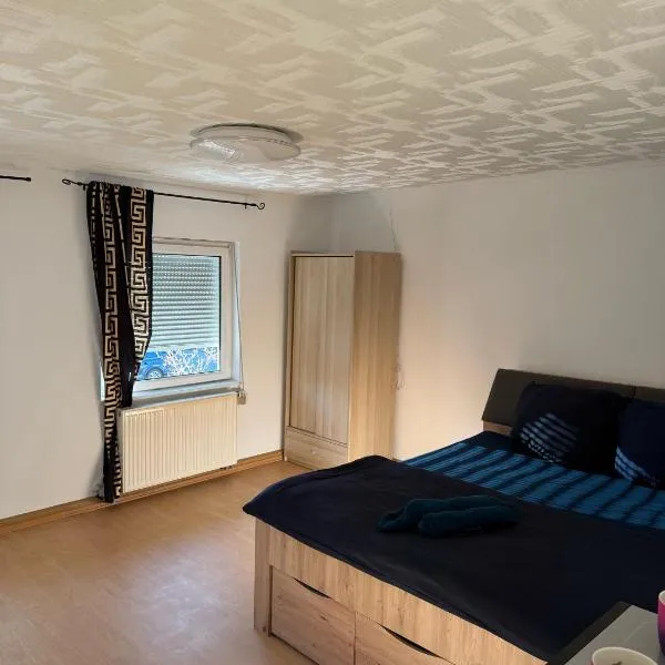 Privates Zimmer Gemeinschaftsbad keine Küchen, hotel em Nurembergue