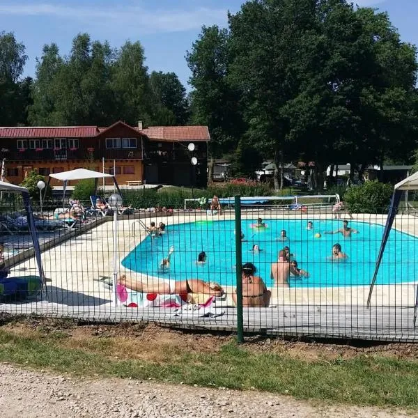 Chez Dom & Oli camping GINA PARK, hotel in Granges-Aumontzey