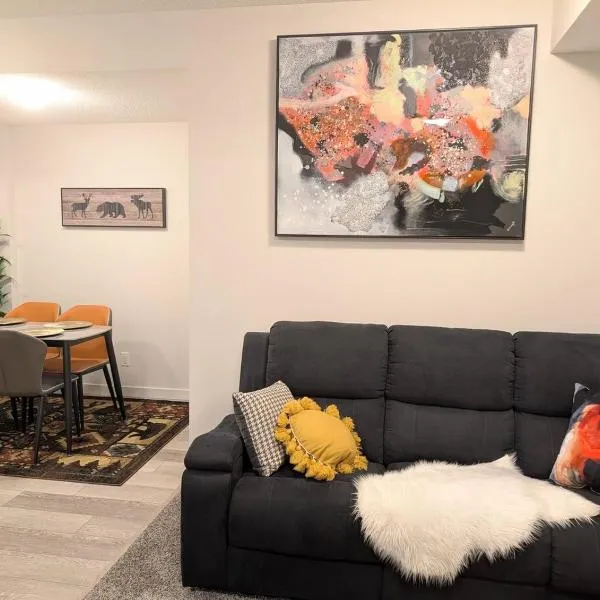 Luxury Modern 2-Bedroom Suite, ξενοδοχείο σε Airdrie