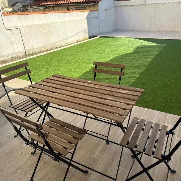 Escapade marseillaise proche de la mer plein sud avec jardin privé - clim & wifi gratuit, hôtel à Marseille