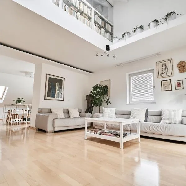 Matic Spacious Modern Apartment, ξενοδοχείο στη Λιουμπλιάνα