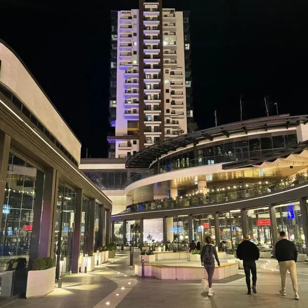 180° View Apartment in Diamond Building Skopje, hotel di Skopje